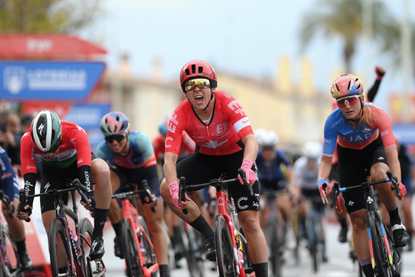 Alison Jackson (EF Education Cannondale) wins stage 2 of La Vuelta Femenina