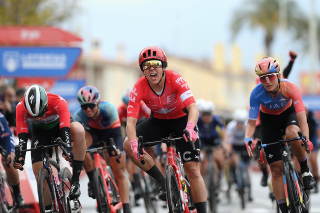 Alison Jackson vince la prima tappa in linea della Vuelta Femenina (Getty Images)