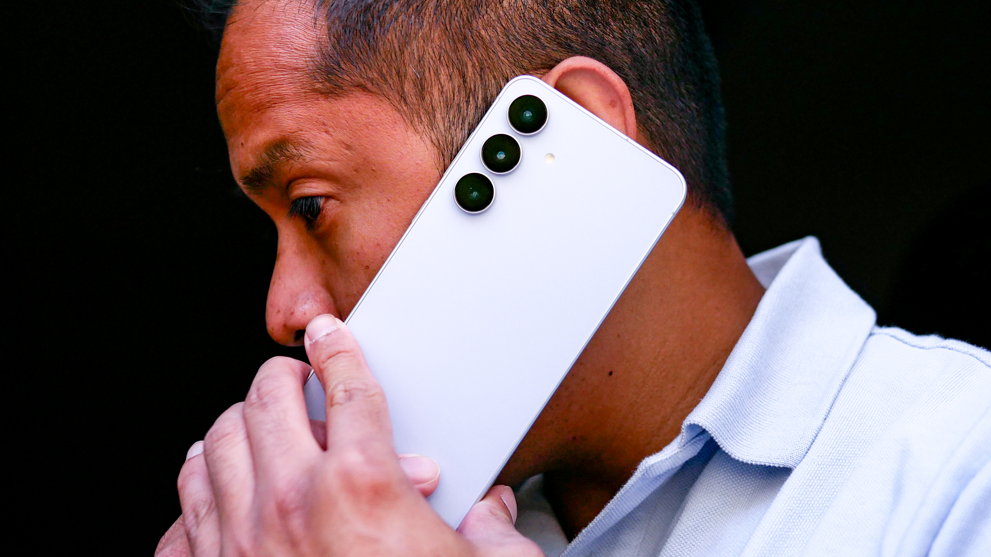 using the galaxy s25 fe as a phone