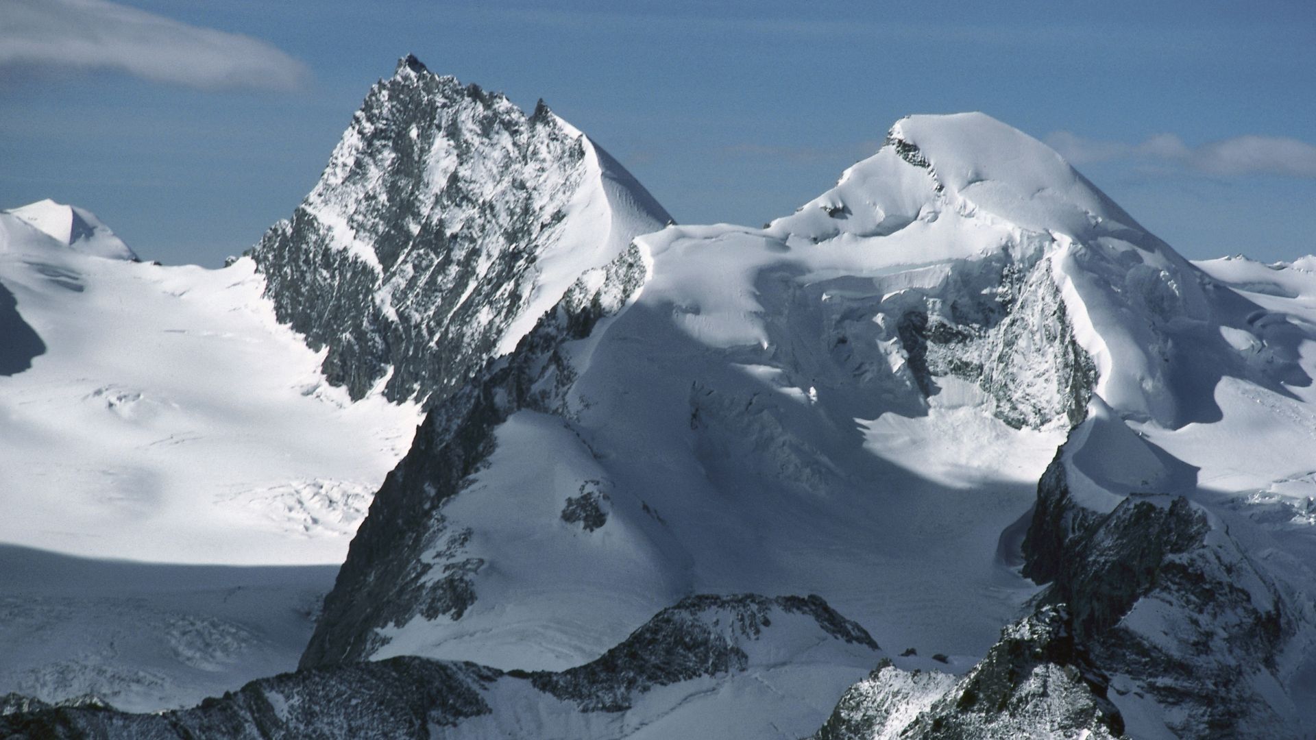 The snow-covered peaks of Rimpfischhorn (left)