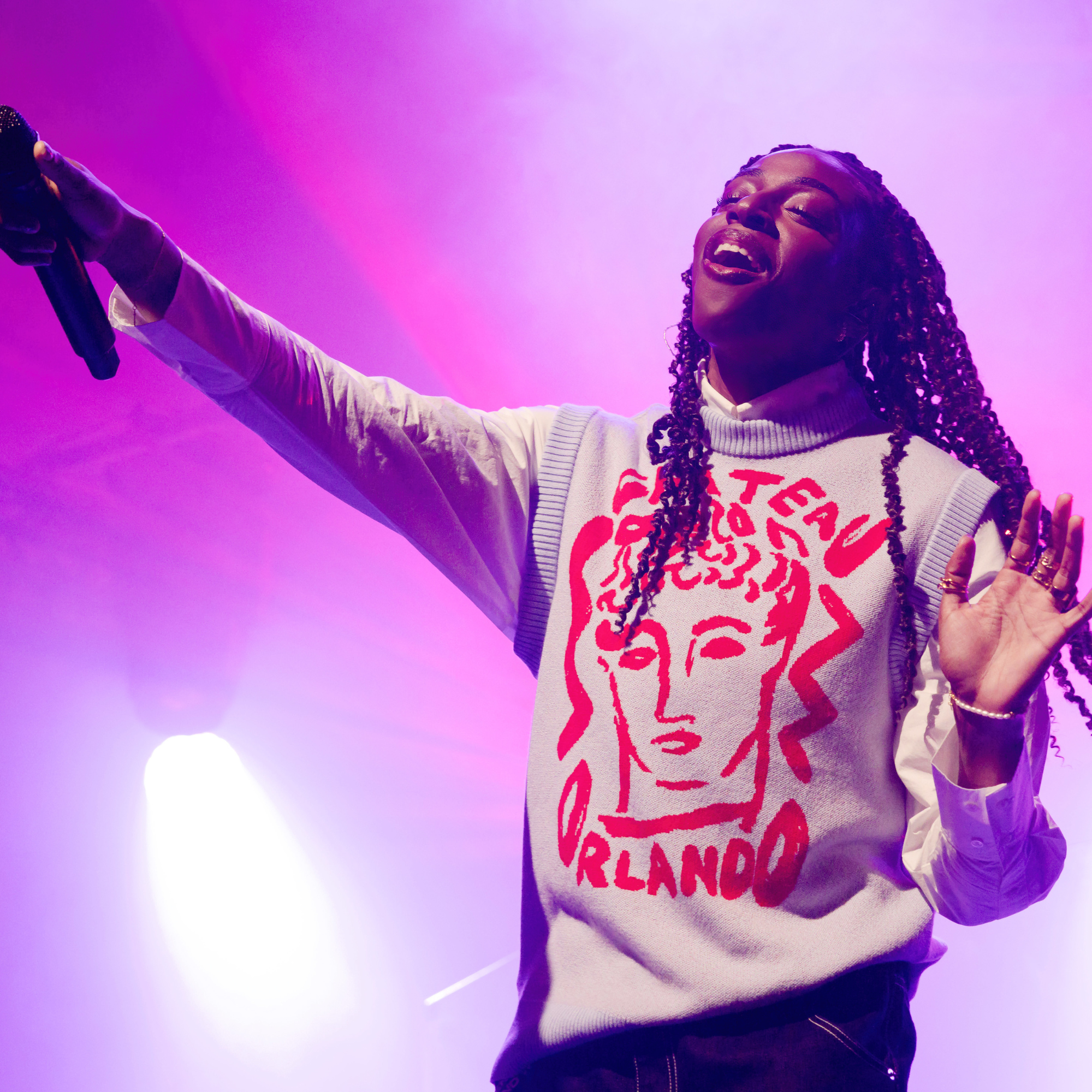 inger Cat Burns performs live on stage during a concert at the Metropol on Oktober 8, 2024 in Berlin, Germany. 