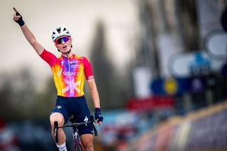 Demi Vollering (SD Worx) wins 2023 Dwars Door Vlaanderen women’s race