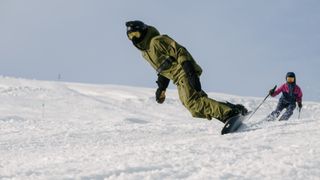 Skier and snowboarding in Passenger clothing