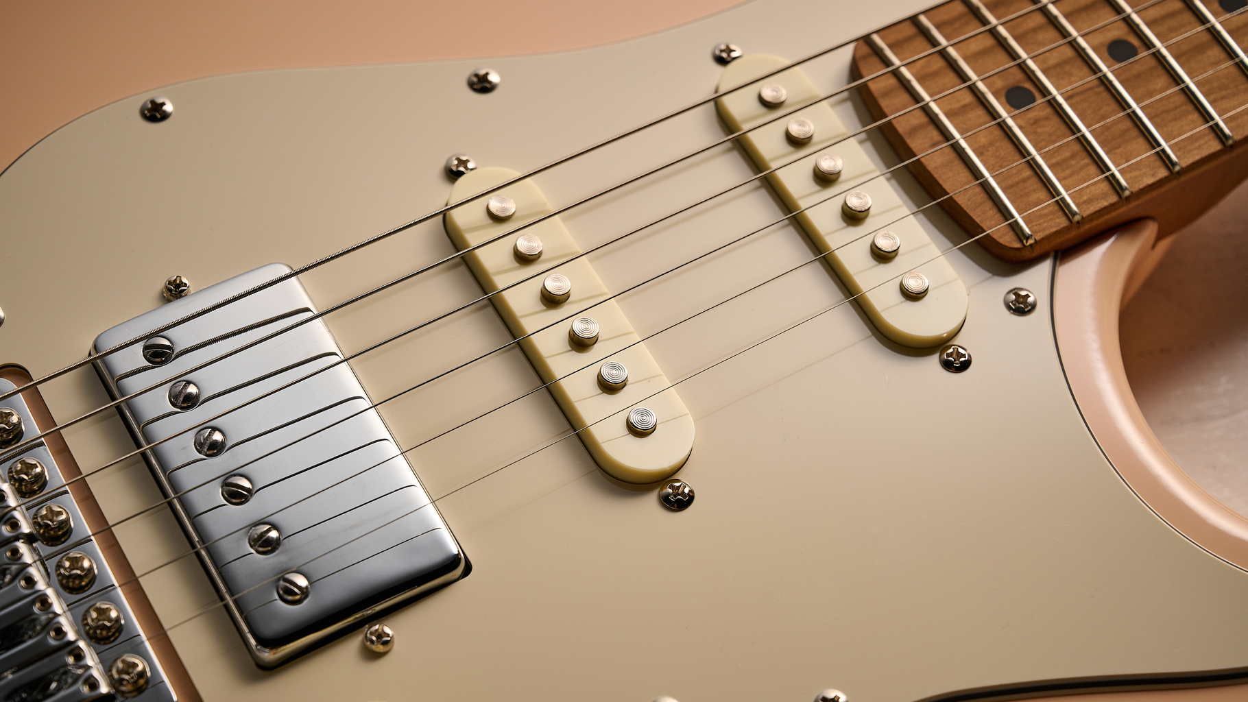 The humbucker and single coil pickups of the Cort G200SE electric guitar