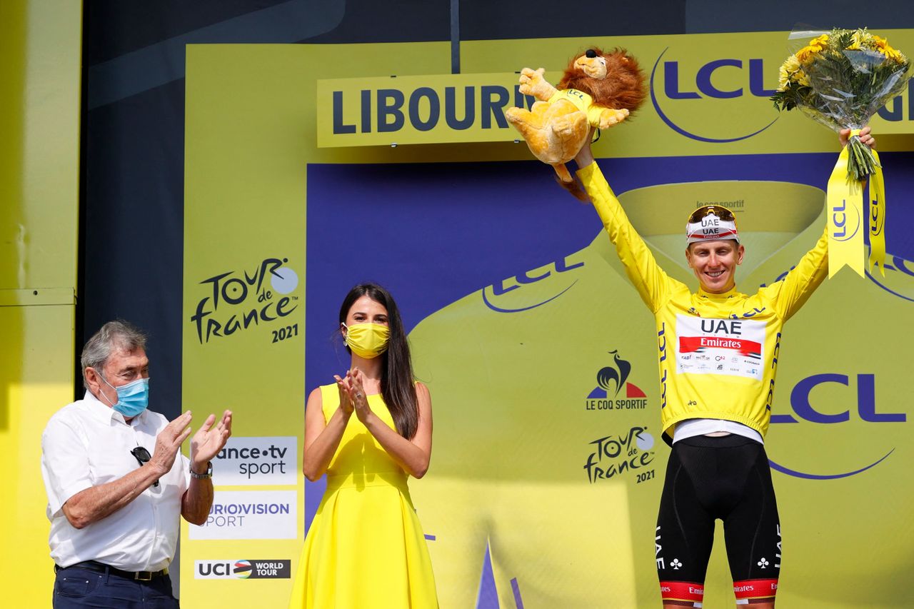 Eddy Merckx applauds Tadej Pogačar at the Tour de France