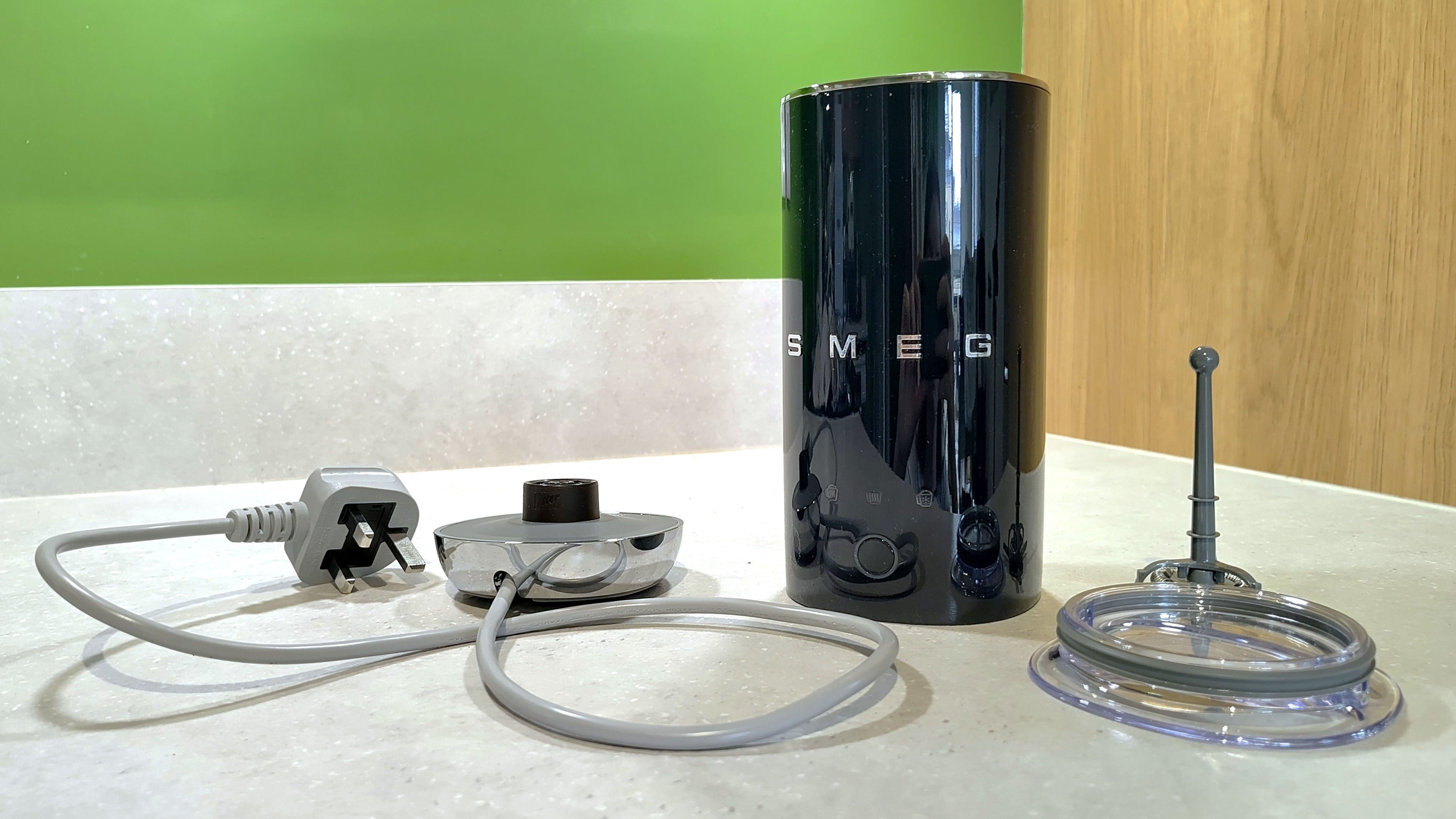 Smeg milk frother with accessories