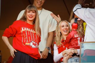 Taylor Swift and Brittany Mahomes react during a game between the Los Angeles Chargers and Kansas City Chiefs.
