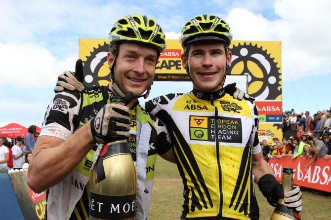 Kristian Hynek and Robert Mennen (Topeak-Ergon Racing) celebrate