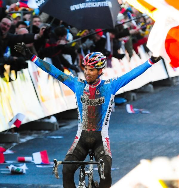 Zdenek Stybar wins the World Championships for the Czech Republic.