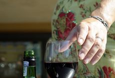 Pregnant woman drinking wine, drinking wine while pregnant, health news 