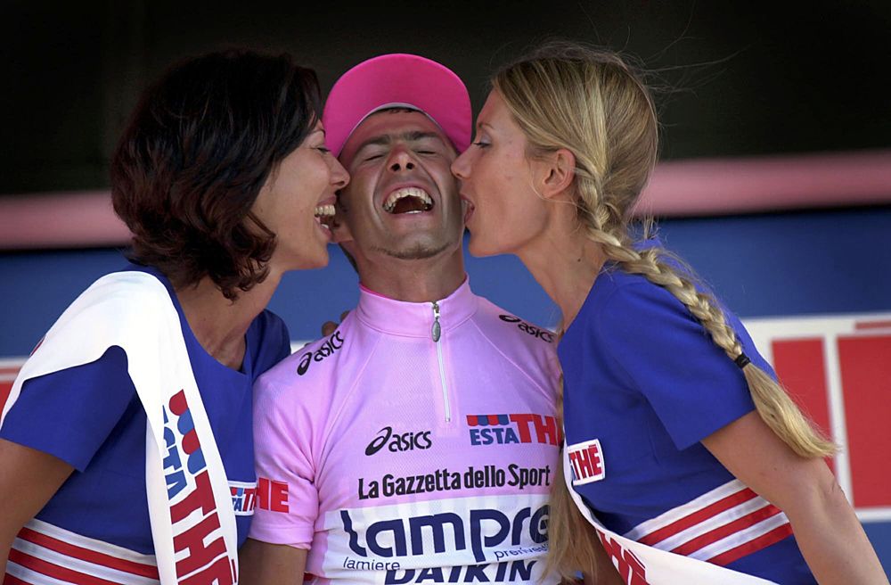 Gilberto Simoni enjoys his time in the maglia rosa