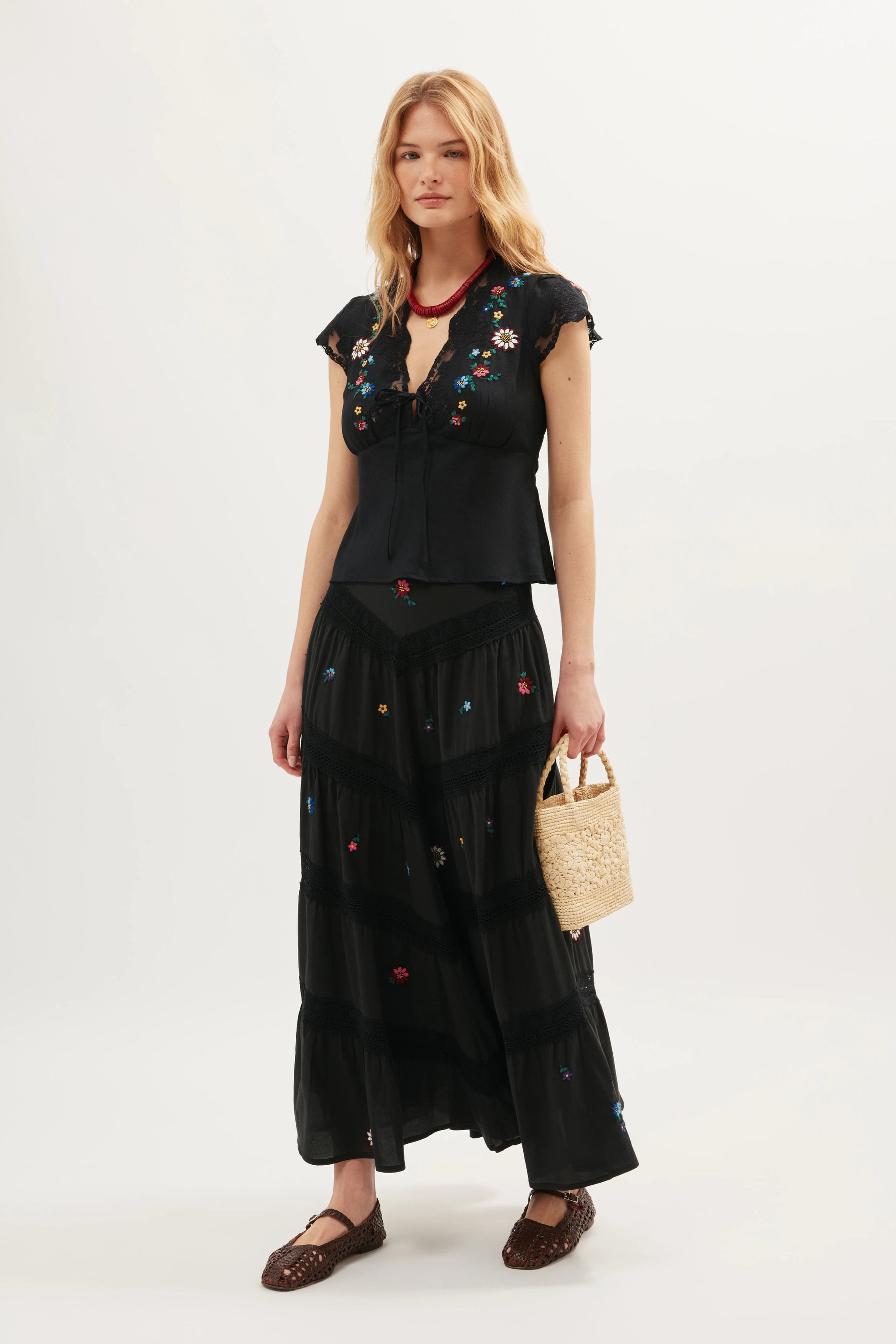Sigrid - Daisy Sun Embroidery Black