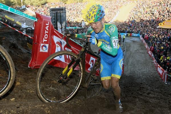 Bart Aernouts (AA Drink) en route to a podium finish in Zonhoven