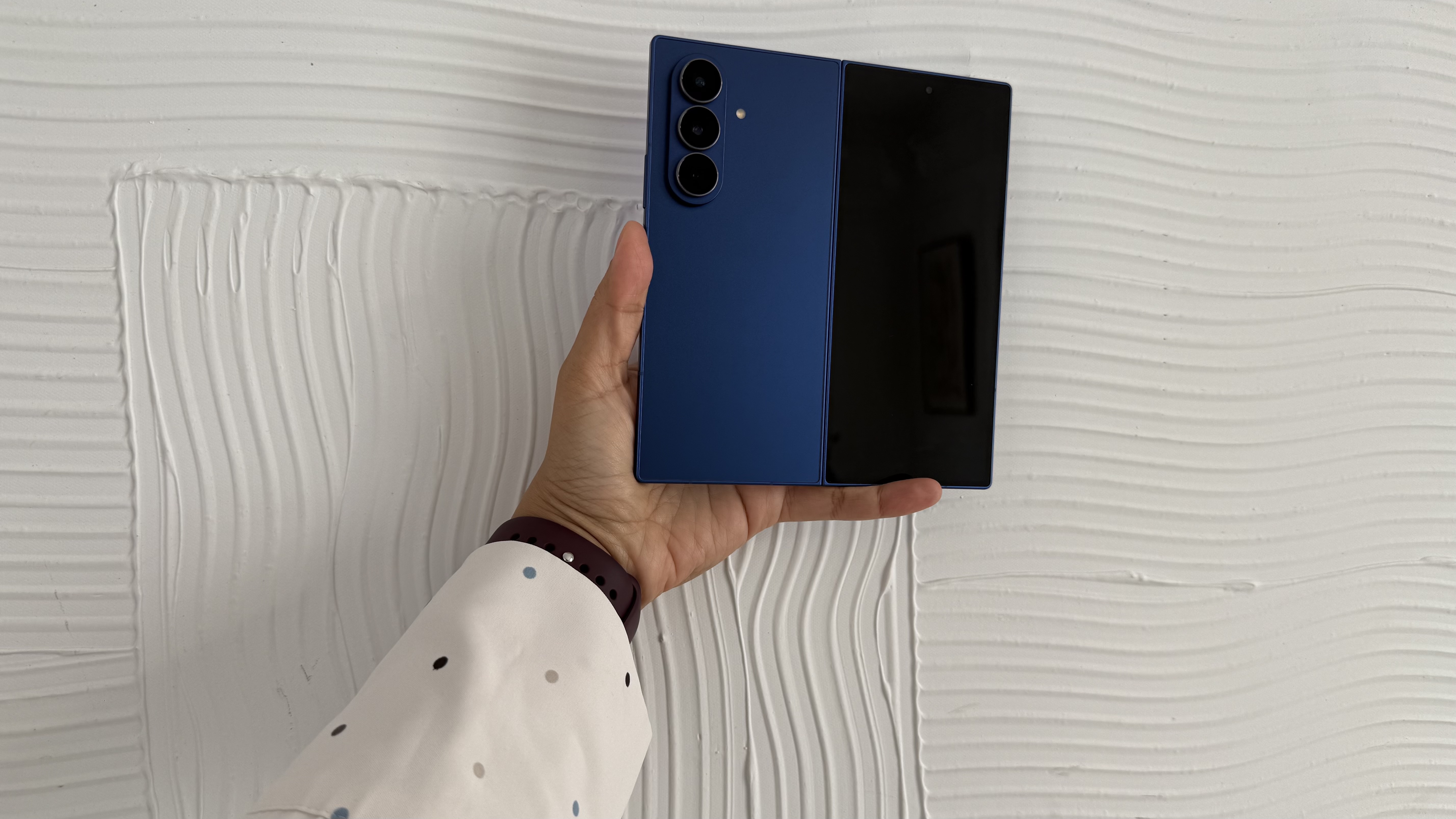 Galaxy Z Fold 7 show gadgets display early hinge problems
