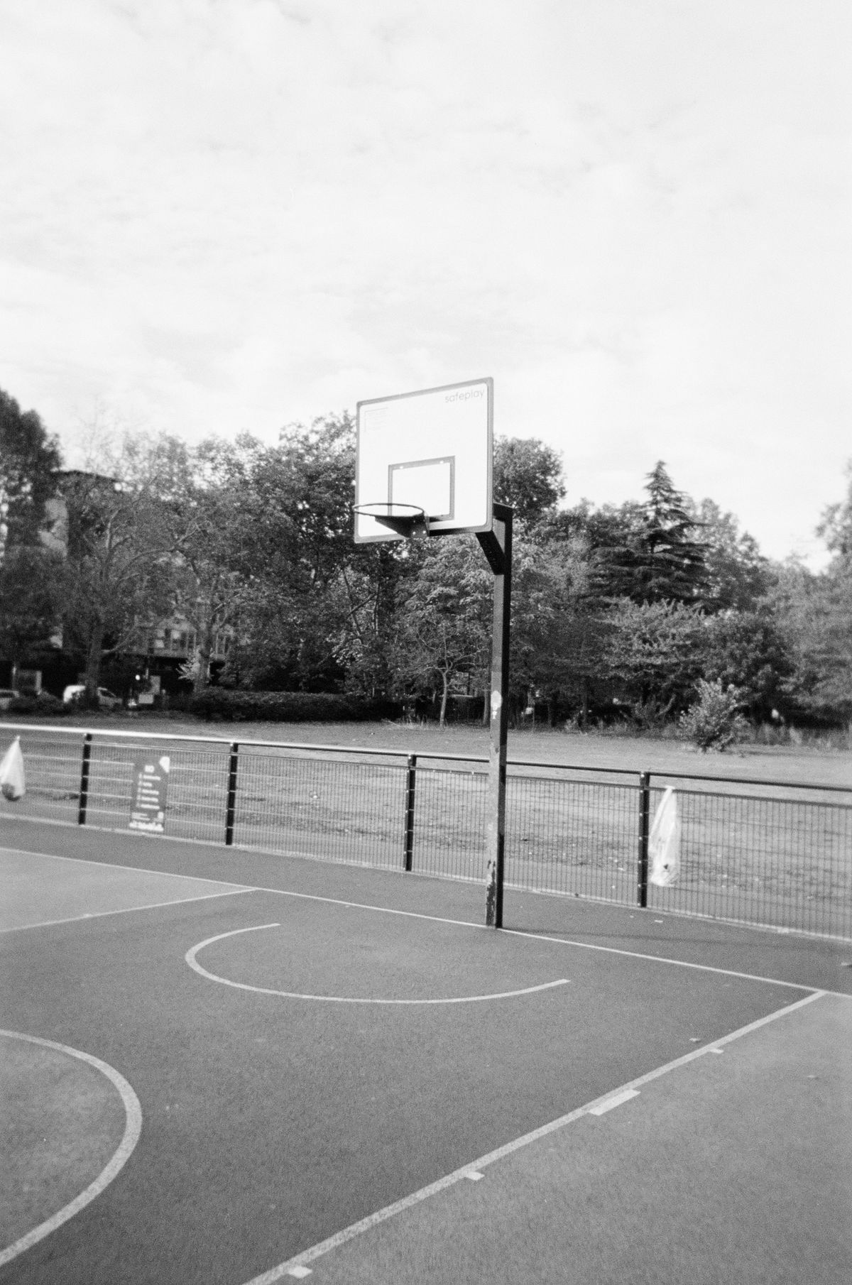 Sample photograph taken with Fujifilm QuickSnap Black and White