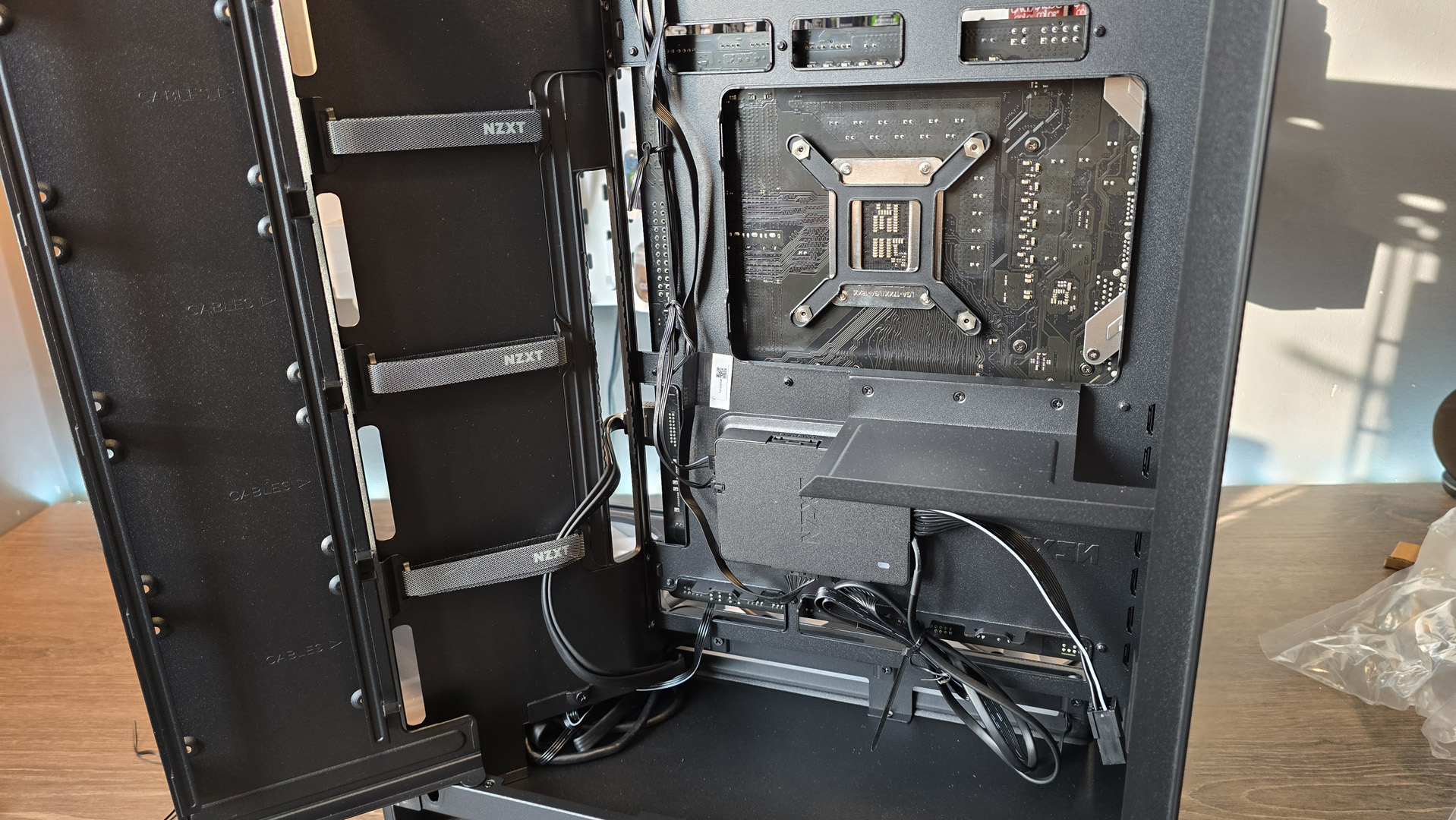 NZXT H9 Flow RGB+ PC case