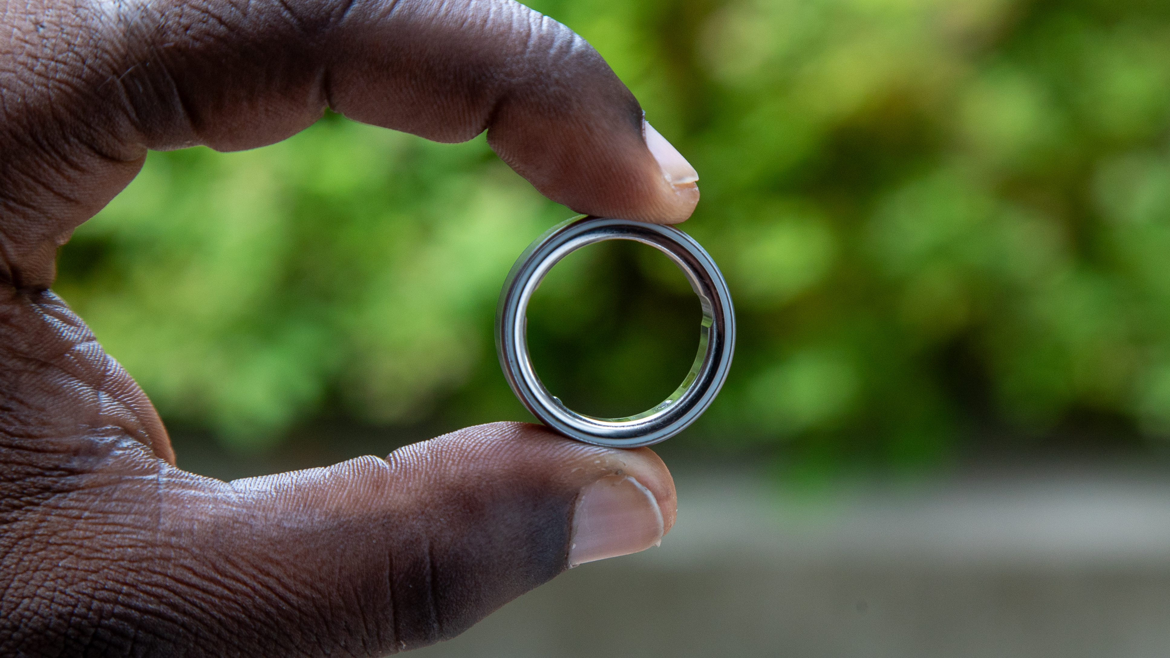 Holding the Oura Ring 4 between two fingers