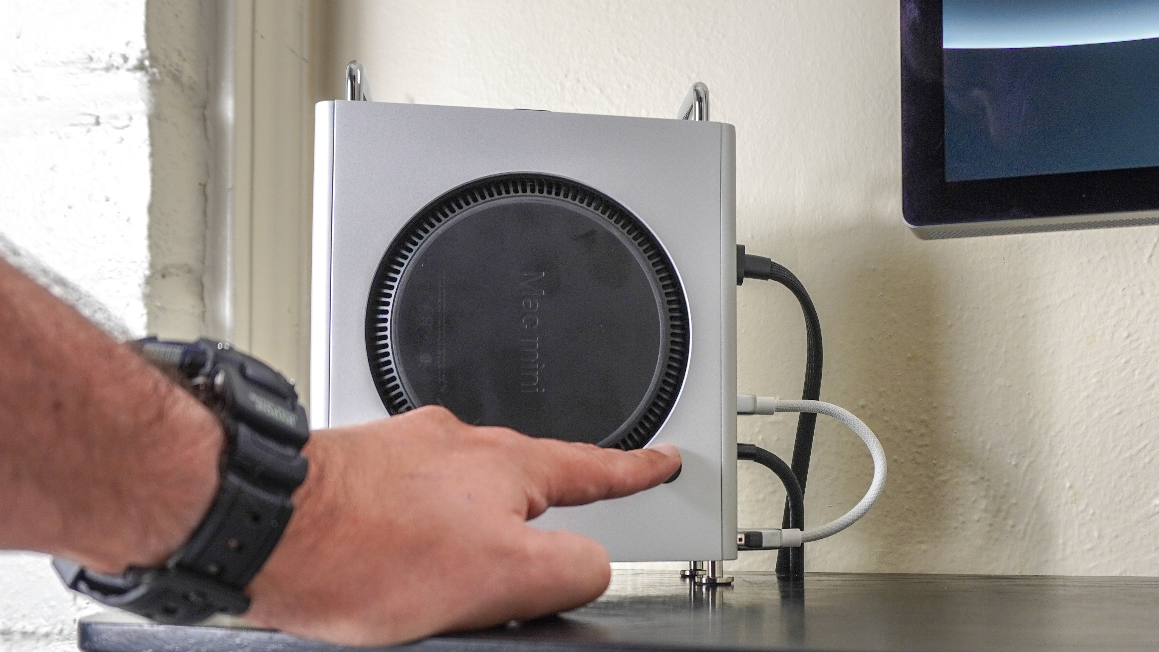 Accessing the Mac mini M4's power button with the computer inside the Orico MiniPro Dock Case