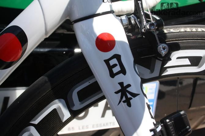Arashiro&rsquo;s chainstays, handlebars and fork all carry Japanese script