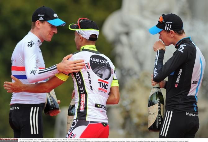 Juan Jos&eacute; Cobo shakes Braley Wiggins' hand on the podium