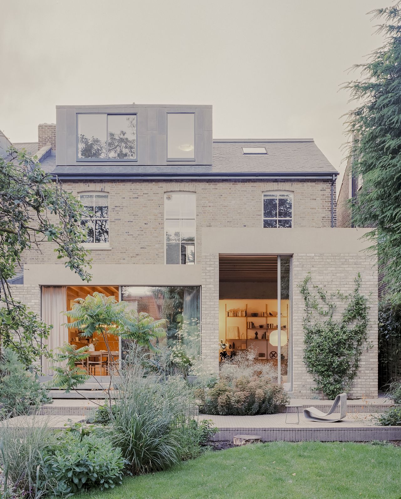 Lordship House and its concrete extension, London, by Bindloss Dawes