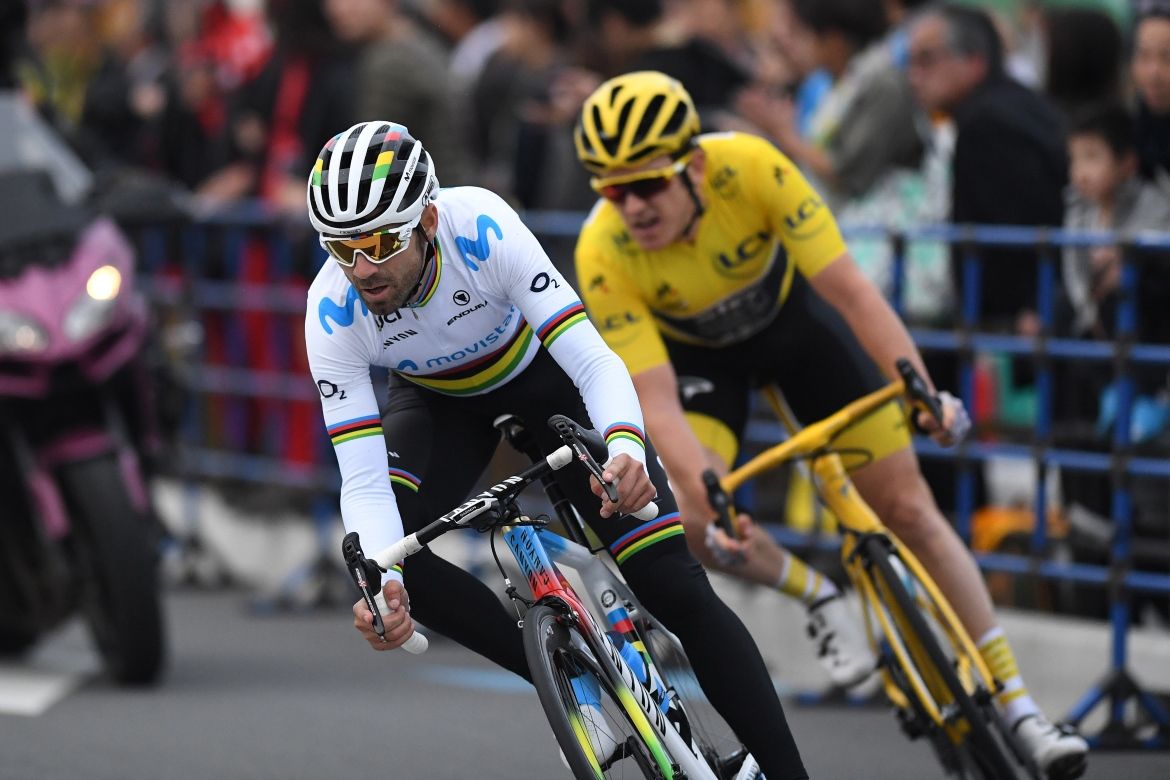 Alejandro Valverde leads Geraint Thomas through a corner