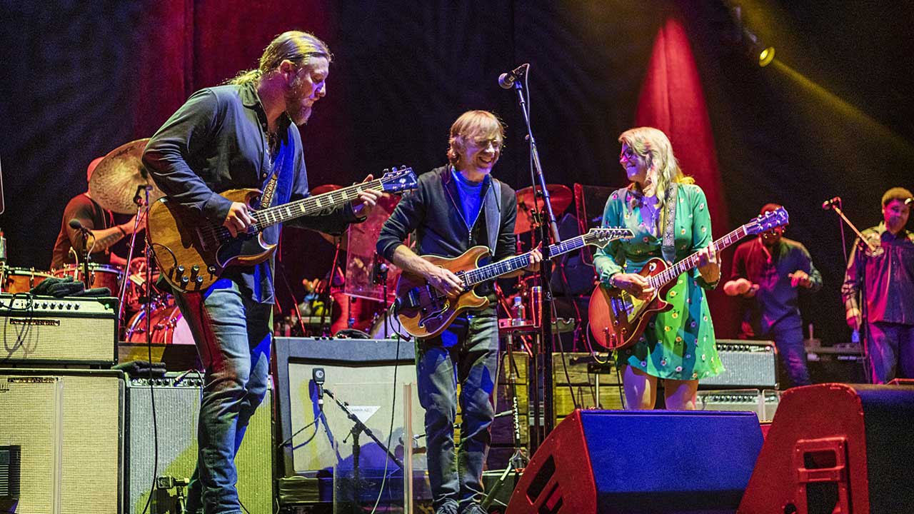 Watch Tedeschi Trucks Band and Trey Anastasio revisit the Derek and the ...