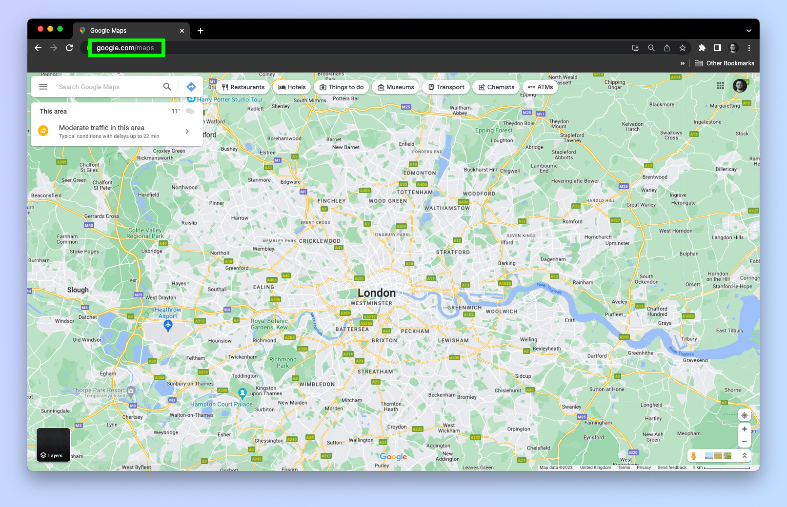 Снимок экрана, показывающий, как использовать просмотр улиц Google Maps на компьютере.