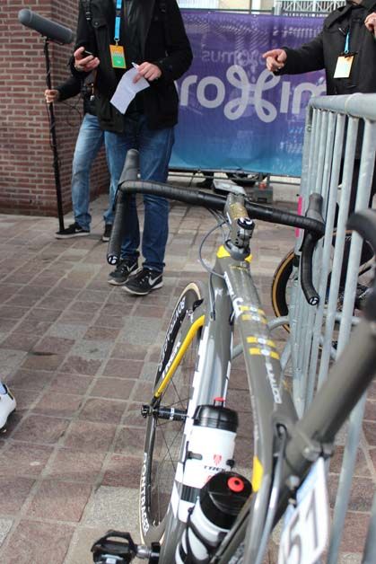 A look from behind of Fabian Cancellara's Trek Domane