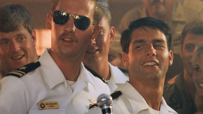 Maverick and Goose singing in bar in Top Gun