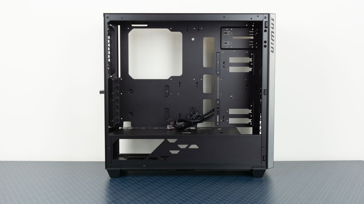 InWin 216