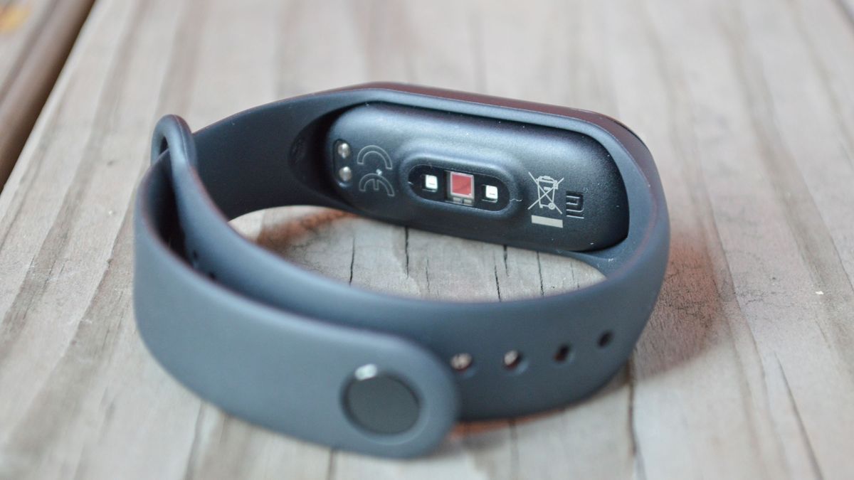 Xiaomi Mi Band 4 review: A $70 Fitbit rival with amazing battery life ...