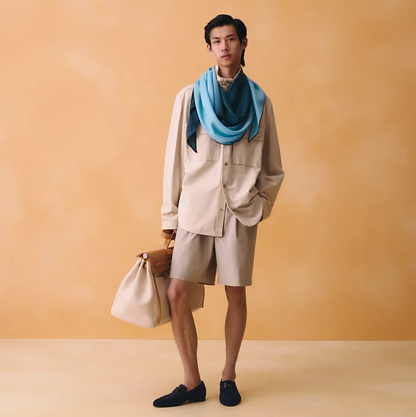 A blue neck scarf