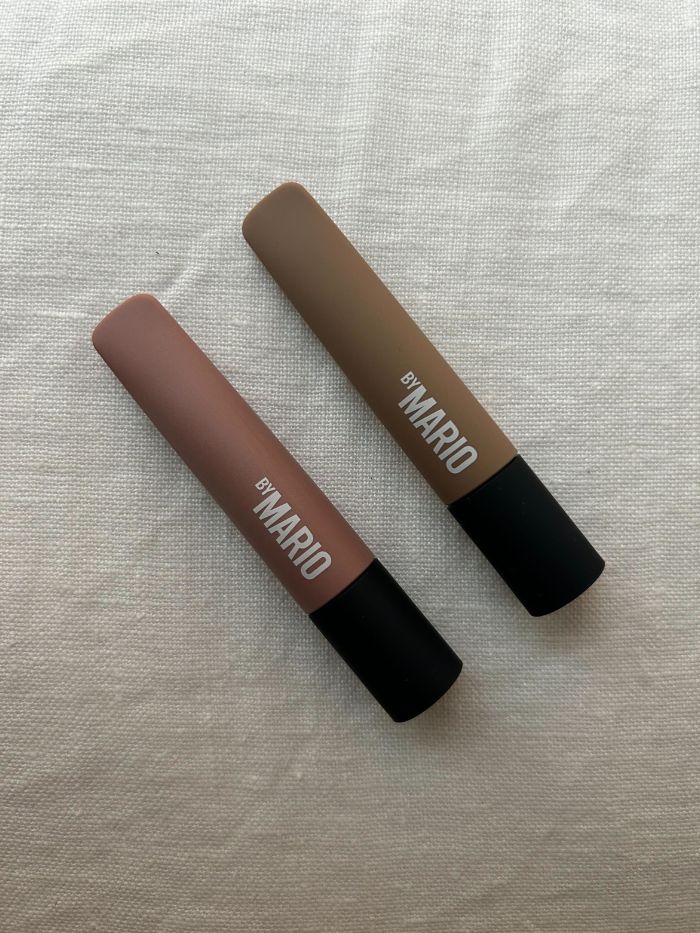 The Makeup By Mario Master Mattes LW Cream Eyeshadow on a white linen background