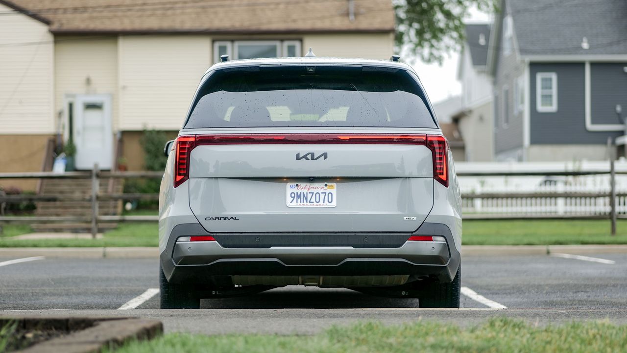 2025 Kia Carnival Hybrid SX Prestige test drive.