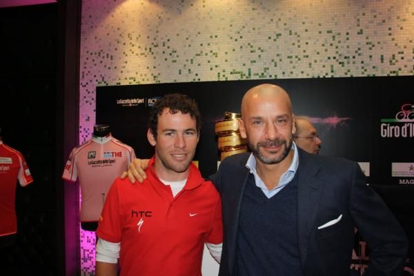 Mark Cavendish with one of Cremona's finest Gianluca Vialli.