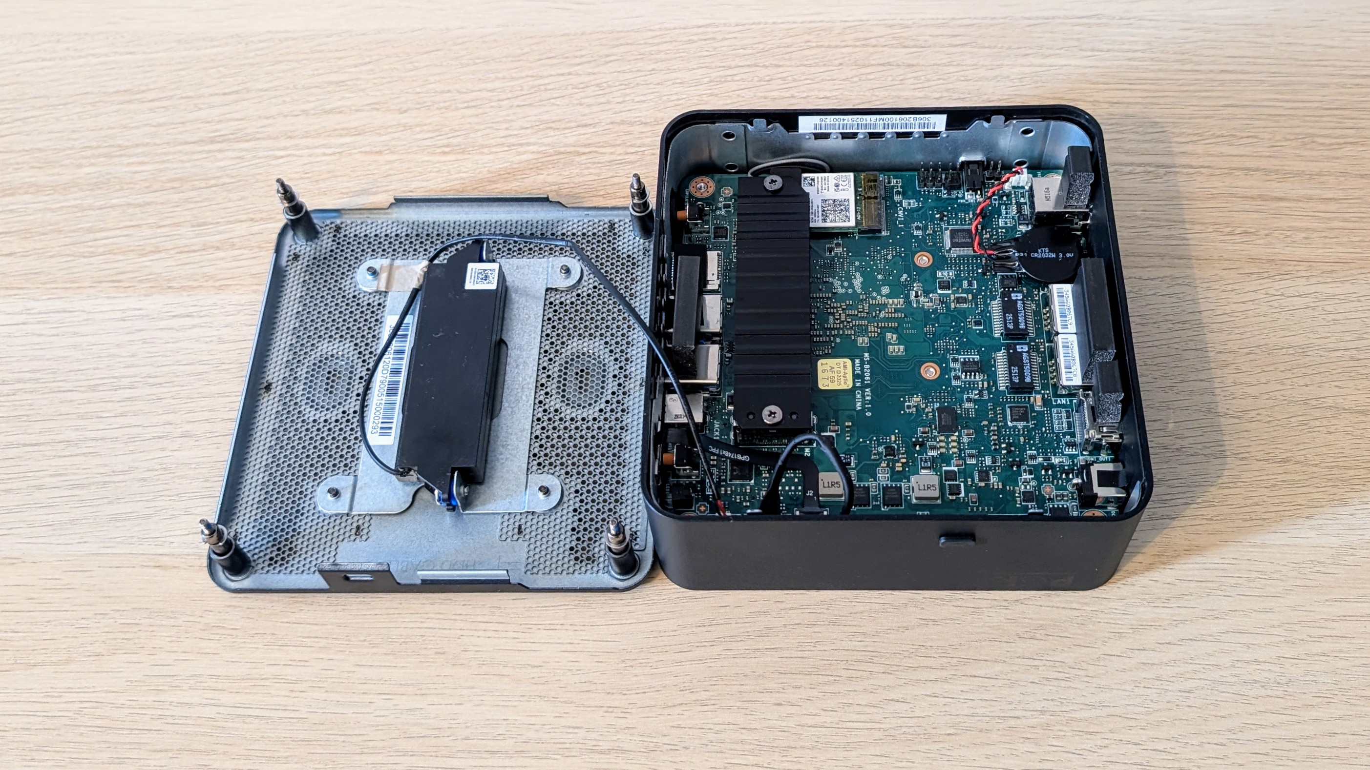 The MSI Cubi NUC AI+ 2MG on a desk