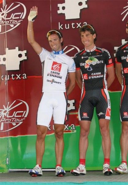 Alejandro Valverde salutes his fans