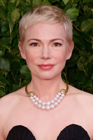michelle williams with a 50s eye makeup look