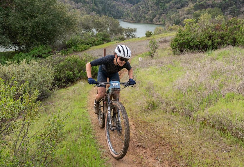 Anna Yamauchi rides to pro women&#039;s victory at 2025 Lake Sonoma MTB