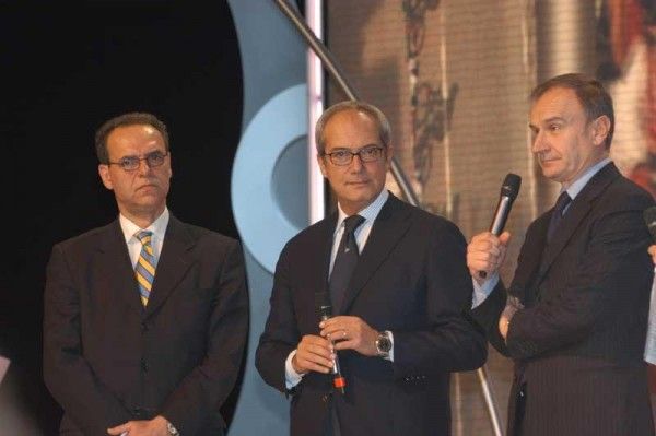 The director of Gazzetta della Sport Maffei Petrucci addresses the crowd