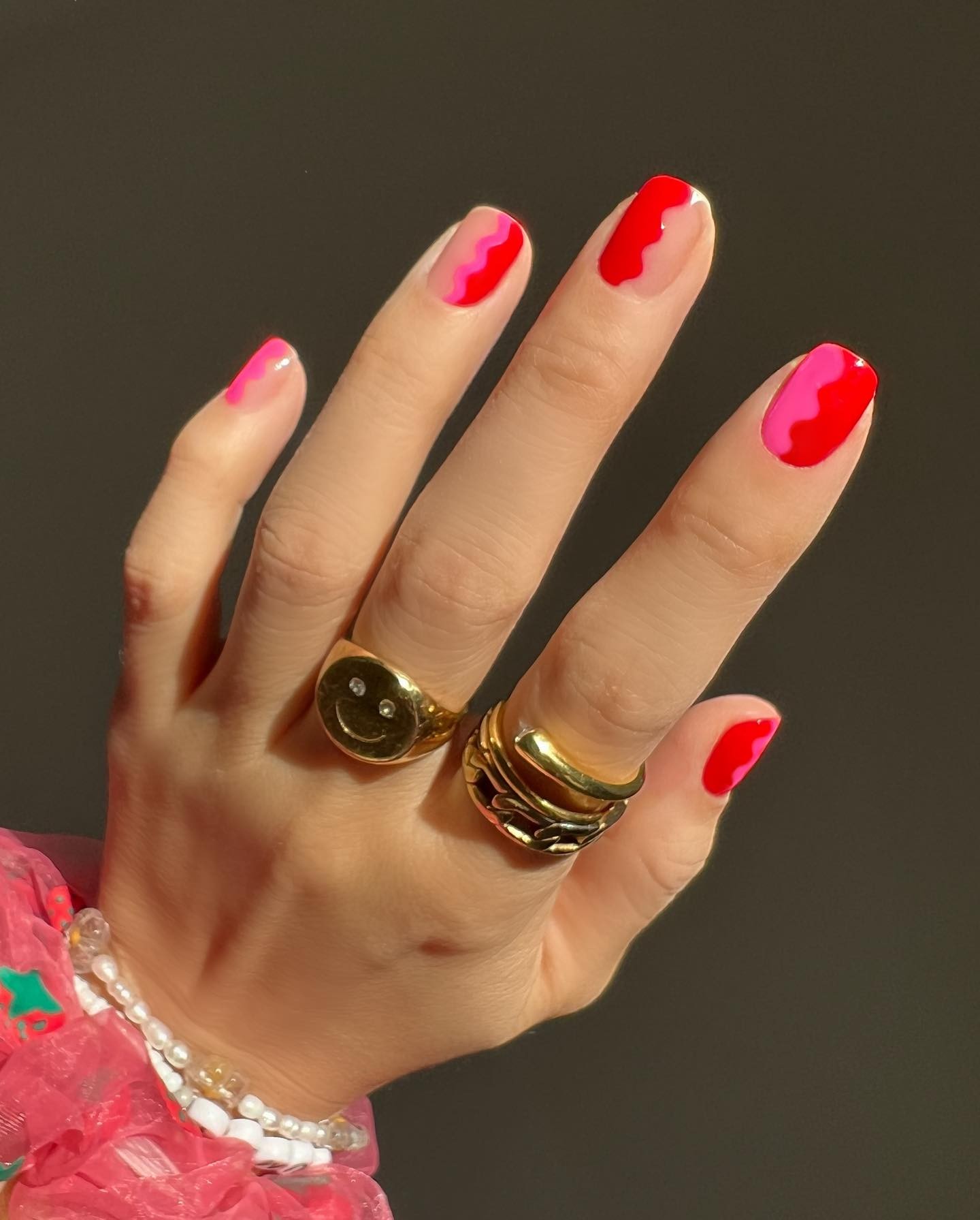 Negative space wave nails by Hang Nguyen