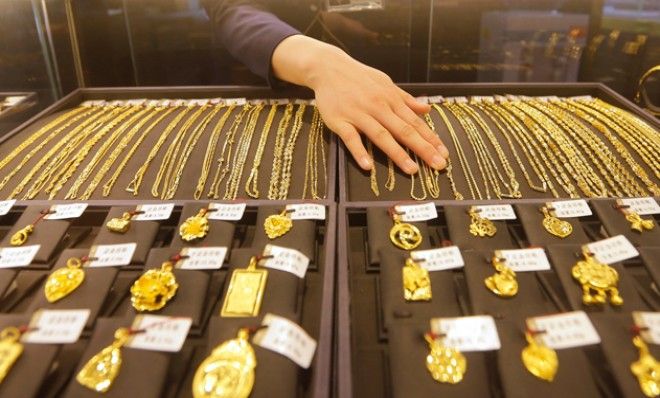 Unfortunately, turmoil in the precious-metals market doesn&amp;#039;t necessarily mean cheaper bling.