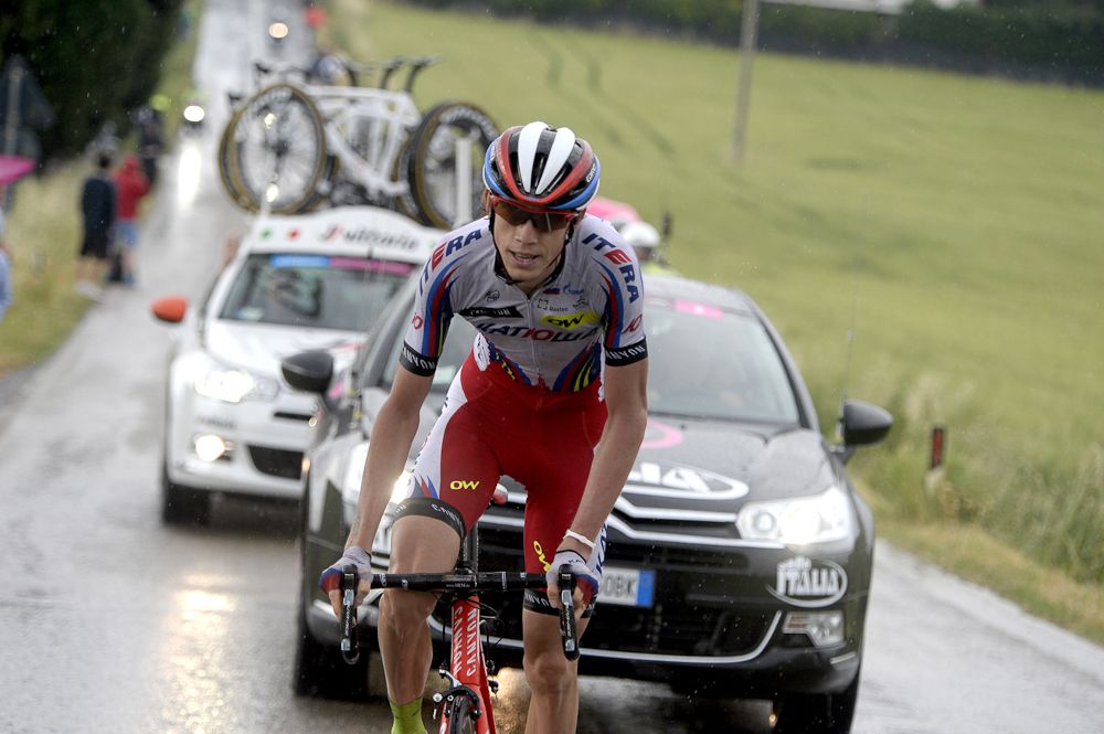 Ilnur Zakarin (Katusha) attacks near the end of the stage.