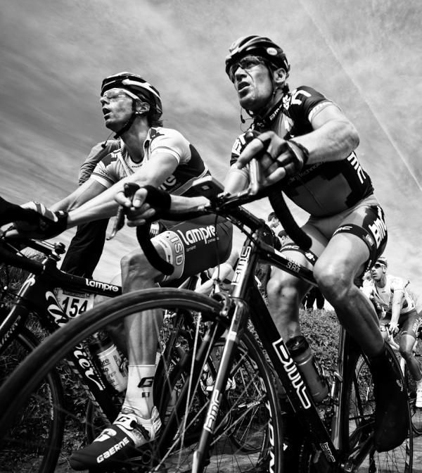 Manuel Quinziato and Danilo Hondo suffering on the Oude Kwaremont.