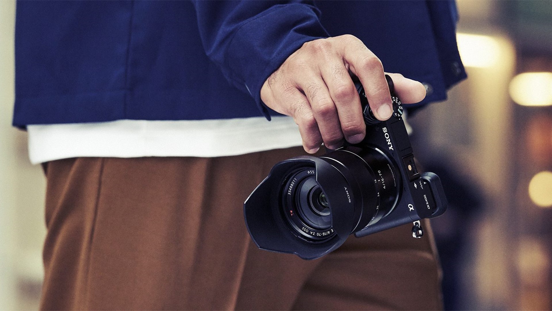 Sony α6400 mirrorless camera with the world's fastest autofocus