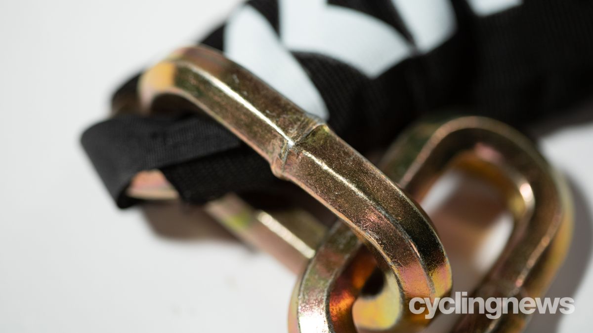 Chain lock vs U lock Which is the best option for keeping your bike