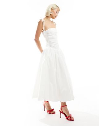 Gaun Midi Dasi Bahu Amy Lynn Alexa dalam Warna Putih
