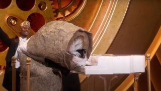 The Sandworm from Dune playing piano at the 97th Academy Awards.