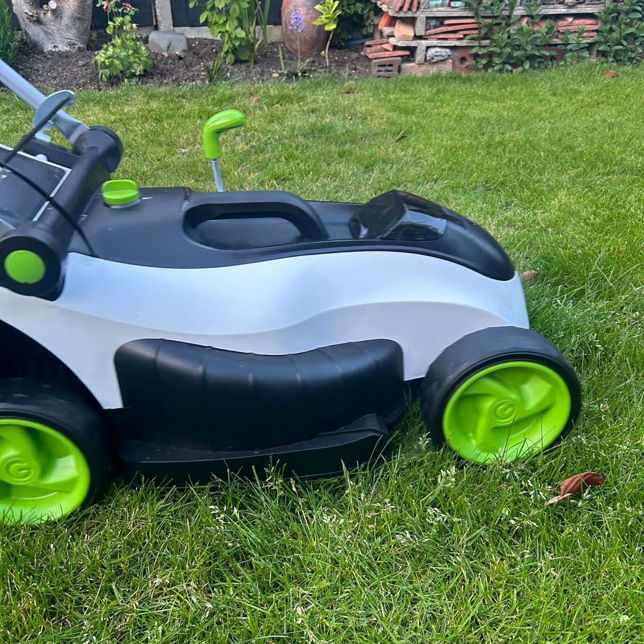 Gtech Cordless Lawnmower CLM50